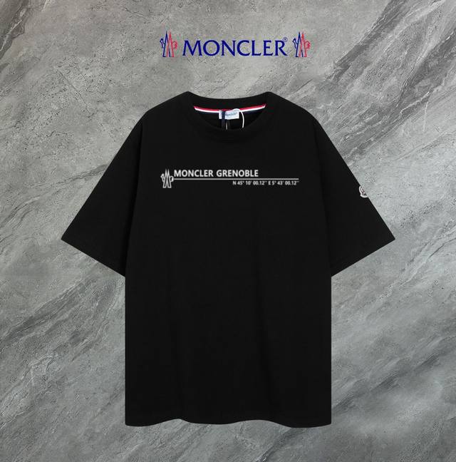 支持年后退换 Moncler~蒙口 2025新款高品质圆领短袖T恤 袖口车有进口绣花标 定制定染,手感非常舒服 超级百搭好看的一款短袖 三标齐全 非市场普通版本