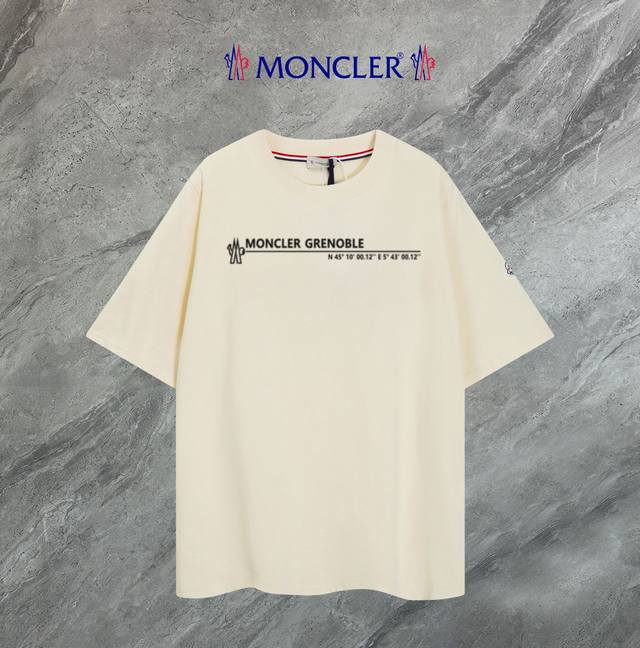 支持年后退换 Moncler~蒙口 2025新款高品质圆领短袖T恤 袖口车有进口绣花标 定制定染,手感非常舒服 超级百搭好看的一款短袖 三标齐全 非市场普通版本