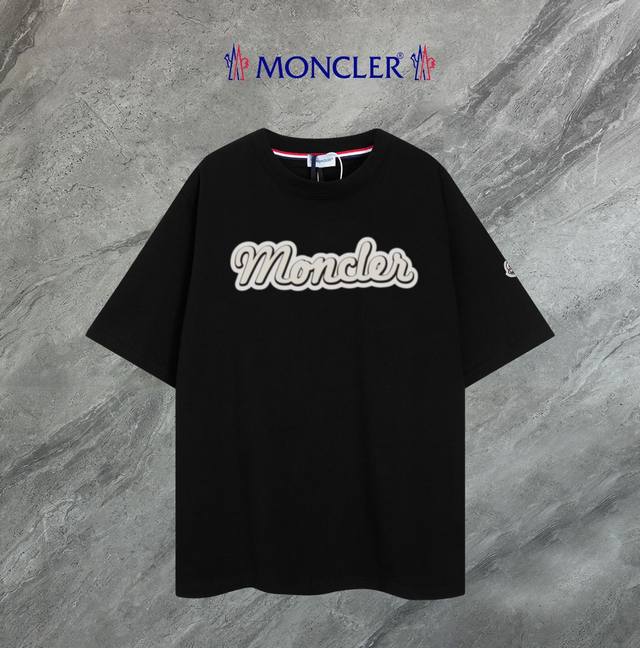 支持年后退换 Moncler~蒙口 2025新款高品质圆领短袖T恤 袖口车有进口绣花标 定制定染,手感非常舒服 超级百搭好看的一款短袖 三标齐全 非市场普通版本