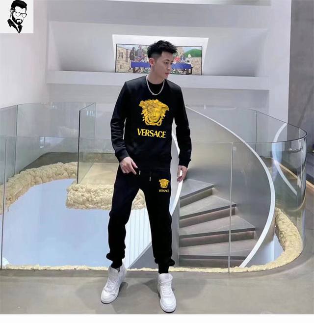 支持年后退换 直 Versace 范思哲 胖子福音 爆款套装来袭 专注官网原版 2025全新爆款卫衣套装 原单狠货倾注顶级设计师的精心之作 就为一个贴合、完美的