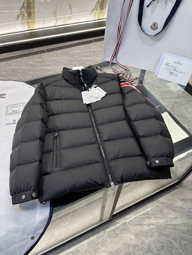 支持年后退换 Moncler Solayan 男士三色饰边短款羽绒夹克外套.更多细节实拍.1-5