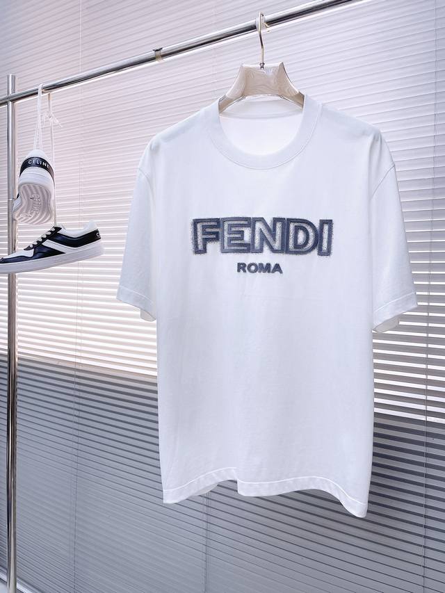 支持年后 Fend1* 顶级货品2025春夏新款首发专柜最新款短袖圆领T恤 高端订制 设计前卫时尚！品牌Logo重工艺设计 高端定制260克面料.手感柔软.穿着 - 点击图像关闭