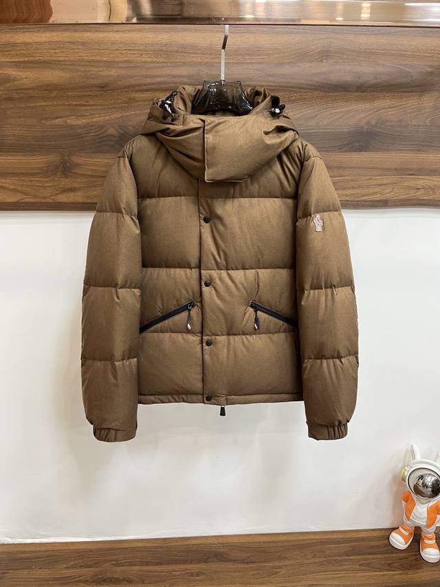 可年后！ 主推 Moncler 蒙口 秋冬新品 2024爆款连帽羽绒服，帽可拆 90白鸭绒填充！ 尺码：M-Xxxl H2024新款首发