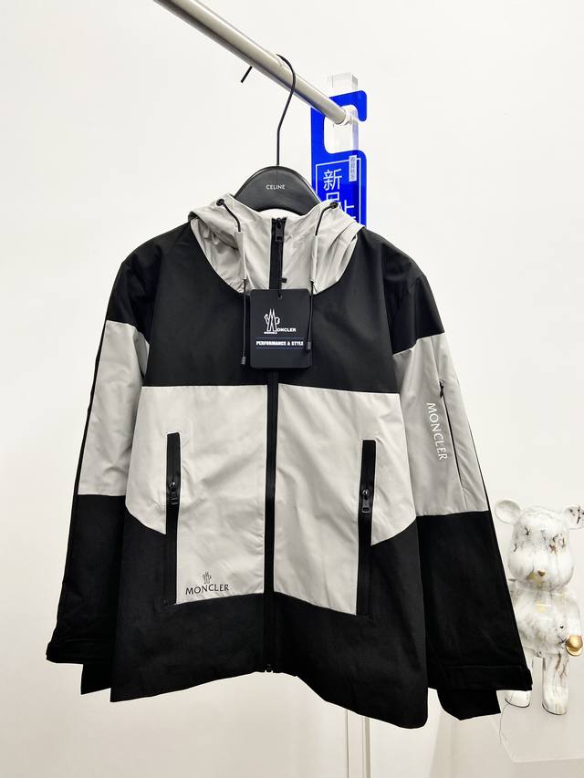 Moncler 官网同款，三标齐全，提前发售 2025ss春季新款男士夹克外套，原单三标齐全高端版本 专柜定制面料 透气舒适度高，细节无可挑剔，品牌元素设计理念