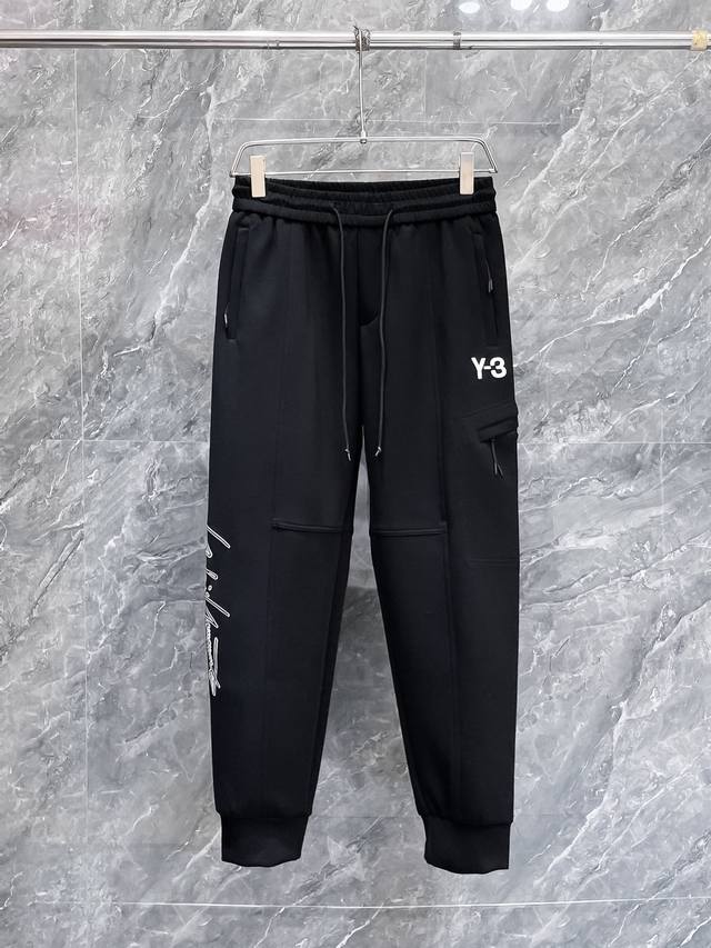 Y-3 顶级货品 2025春夏新款休闲裤！官网同步发售。品牌经典LOGO休闲裤 ，定制面料，舒适度极好，手触感强烈。辨识度极高，完美品相工艺。 尺码：M-3XL