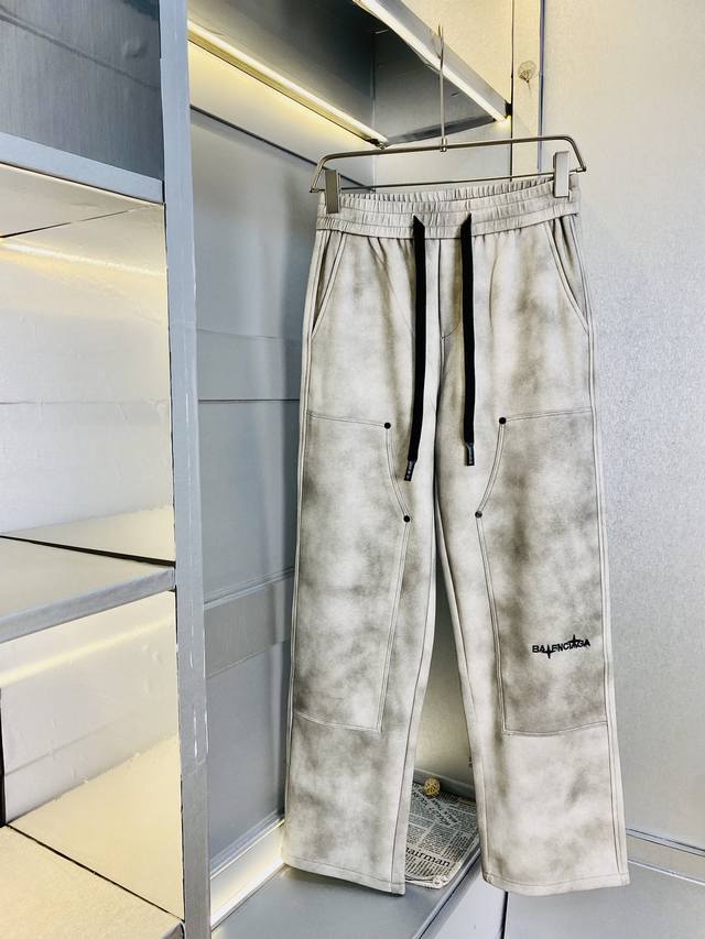 官网原单货 可穿200斤巴黎世家Balenciaga 简约时尚 早春款卫裤松紧裤休闲裤长裤直筒裤身穿着非常舒适 低调不失奢华 穿出去非常有档次,裤型款式和裁剪亦