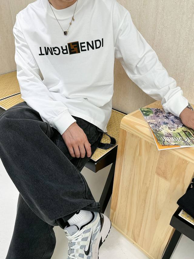 FEND1* 顶级版本2025早春新品长袖 火爆上市啦 定制顶级优选洗水棉面料 上身舒适度高 专柜同款装饰 轻奢内敛低调奢华 内搭外穿轻松驾驭不挑人 裁剪精细完