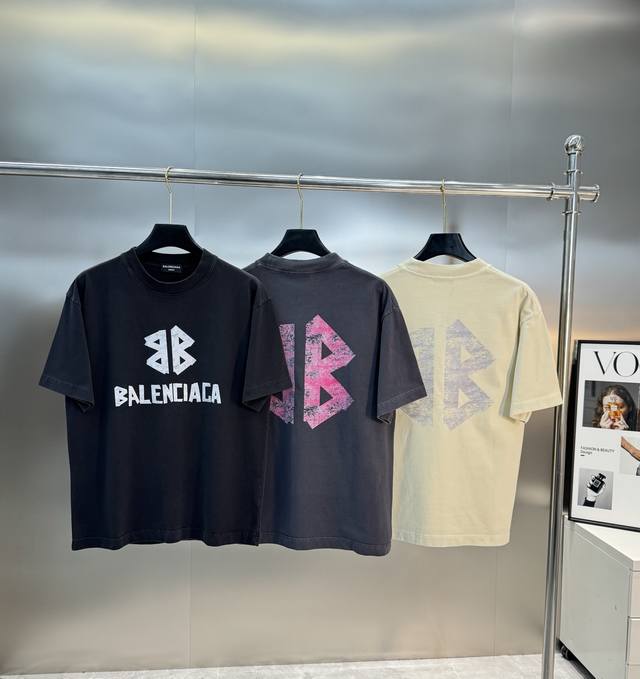 balenciag*巴黎25s新款圆领T恤.重水洗潮牌T恤！男女同款～不同工艺呈现不一样的视觉感受，立体烫画图形设计.品牌字母层叠设计.层层有玄机.非常帅的轮廓