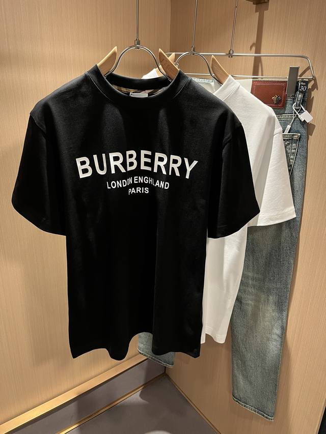 BURBER*Y巴*莉2025春夏新品男女同款短袖T恤，重磅来袭，最近比较火热的环保纯棉面料制作而成，高端户外运动休闲系列，非常火热运动风潮！BUR最新研发的特