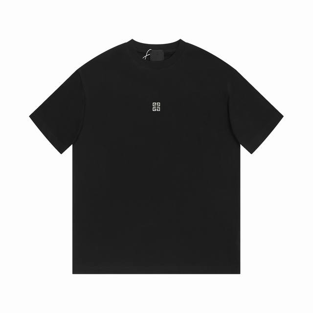 GIVENCHY 纪梵希 4G压胶LOGO字母短袖T恤 *定制280克全棉面料，面料柔软，亲肤舒适 *前幅压胶字母标识 *非常简约大气的一款 无论是上身舒适度都