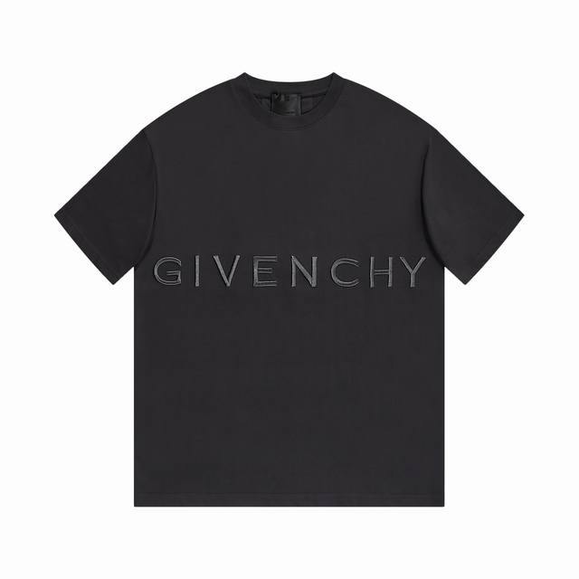 GIVENCHY 纪梵希 经典款刺绣4GLOGO字母短袖T恤 *定制280克全棉面料，面料柔软，亲肤舒适 *前幅压胶字母标识 *非常简约大气的一款 无论是上身舒