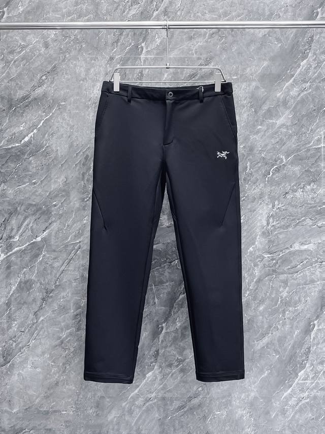 开春新品 ARC‘TERYX 始祖鸟户外防风透气冬季男士软壳裤！无缝设计 高热度鸟家户外机能风3D立体修身裁剪，高定户外机能面料 抗撕裂效果很强悍舒适感真心没话