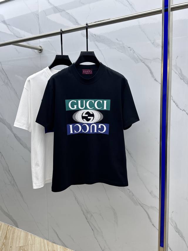 Gucci 古驰 2025FW春夏新品圆领打底外穿T恤，立体感logo微廓形半袖260克活性纯棉打底T恤，棉，手感面糯有骨感，柔而有韧性。工艺处理，韧性和抗皱性