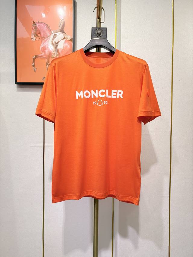 Moncler 2025蒙口新款高级时装休闲圆领短袖，时尚经典圆领设计，精湛工艺 进口高档定制丝光面料，无敌质感，经典奢华品牌LOGO植绒设计，风格突显，高品质 - 点击图像关闭