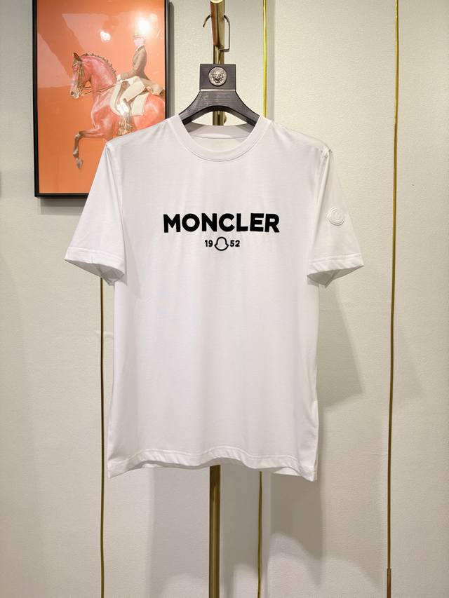 Moncler 2025蒙口新款高级时装休闲圆领短袖，时尚经典圆领设计，精湛工艺 进口高档定制丝光面料，无敌质感，经典奢华品牌LOGO植绒设计，风格突显，高品质 - 点击图像关闭