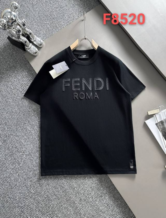 FENDI 芬迪 双FF 2025春夏款上新 原高版本 Fendi 芬迪胸前刺绣大logo 面料采用300克高密度纯棉 不变形 不缩水 工艺介绍：双线走位 领口