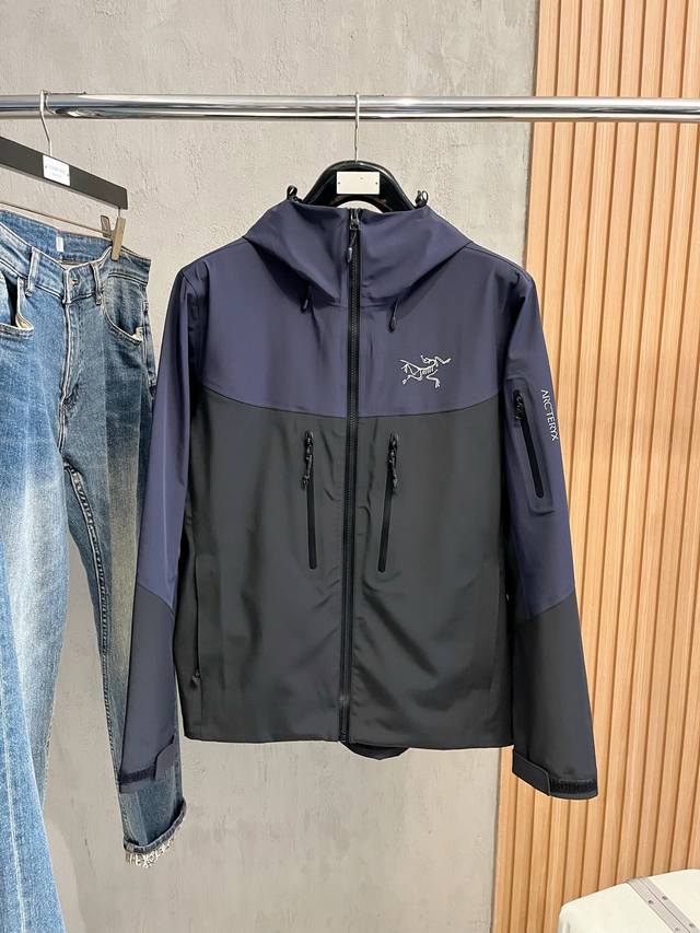 开春新品 ARC’TERYX*始祖鸟24ss新款轻薄硬壳冲锋衣 百搭户外男女同款 采用原厂GORE-TEX科技面料 细节辅料全部同步gtx材质严密防风！不易脏污