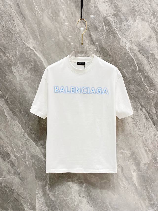 BALENCIAGA 2025春夏新款首发专柜最新款短袖圆领T恤 高端订制 设计前卫时尚！品牌logo重工艺设计 高端定制丝光长绒棉面料.手感柔软.穿着舒适.专