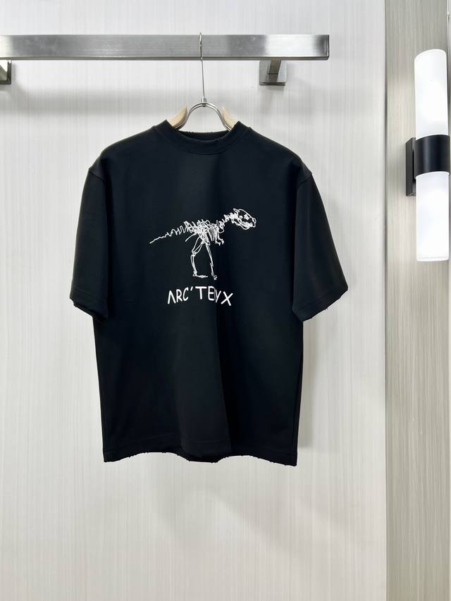 ARCTREYX 始祖鸟 25早春新品时尚圆领加厚短袖高级定制百搭款式 专柜经典元素设计 更有实用感 任何人都可以轻松驾驭 面料全订制工艺 奢华品牌经典品牌字母