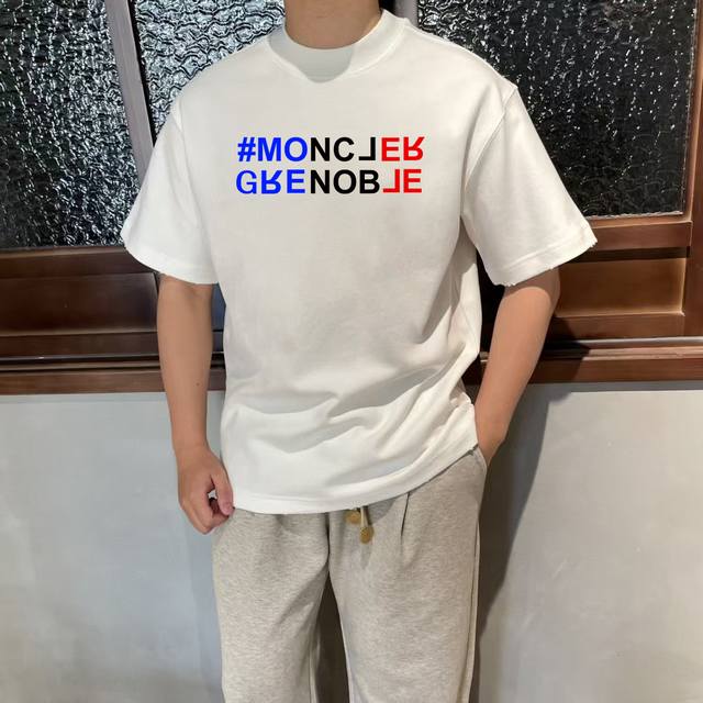 MON蒙口 25ss 大师亲手设计潮牌新品印花圆领短袖T恤 春夏最新砖柜同步 OS落肩版型 300克重全棉 时尚又个性 超级百搭好看的一款 男女都非常合适 人手