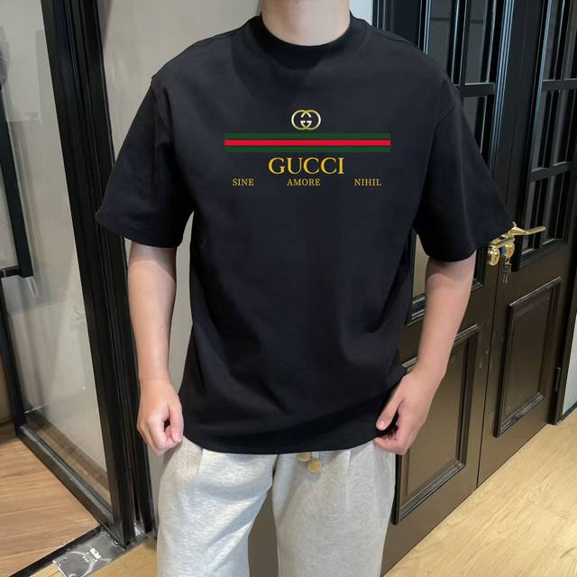 GUCCI古驰 25ss 大师亲手设计潮牌新品印花圆领短袖T恤 300克 秋冬最新砖柜同步 OS落肩版型 时尚又个性 超级百搭好看的一款 男女都非常合适 人手必