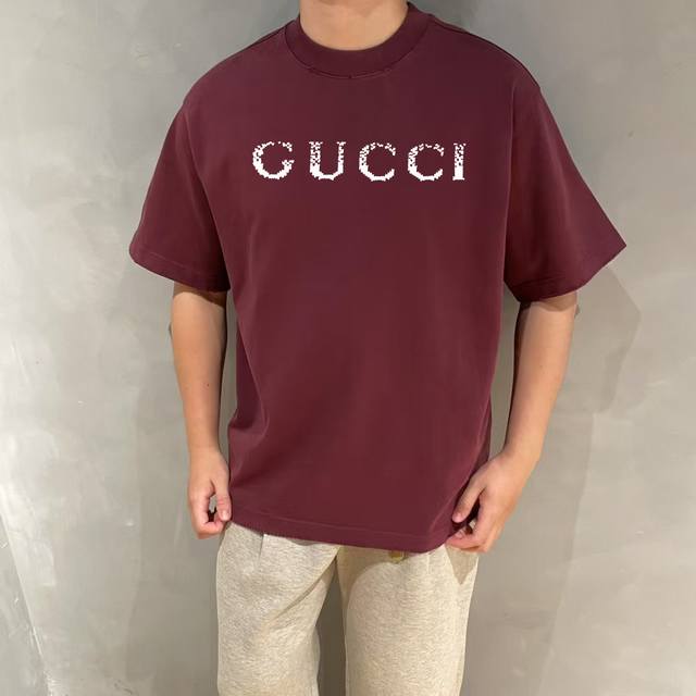 GUCCI古驰 25ss 大师亲手设计潮牌新品印花圆领短袖T恤 300克 秋冬最新砖柜同步 OS落肩版型 时尚又个性 超级百搭好看的一款 男女都非常合适 人手必