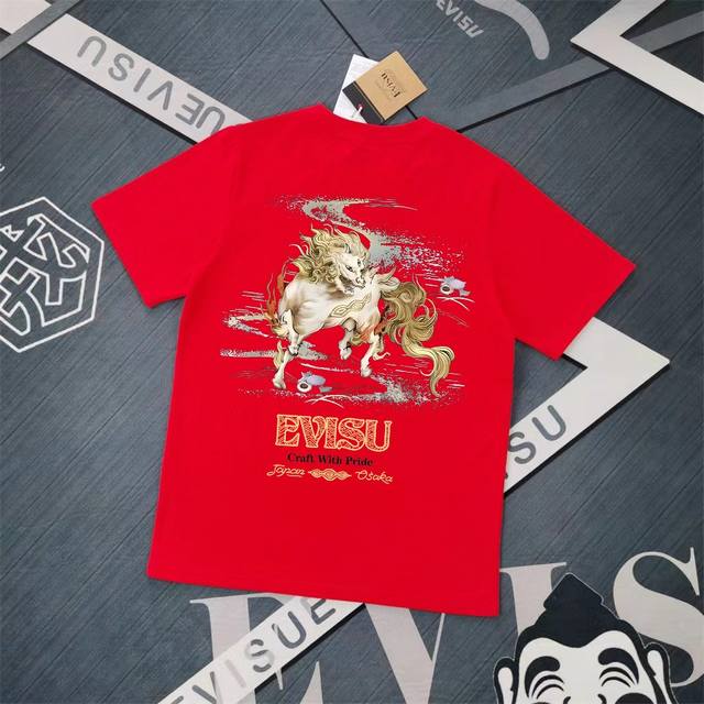 Evisu 福神2025新款印花T恤 高版本高品质采用纯棉双纱300克面料 男女同款 这件T恤剪裁宽松版形。 尺寸S-XXL 颜色，黑色，白色，灰色，红色，枣红