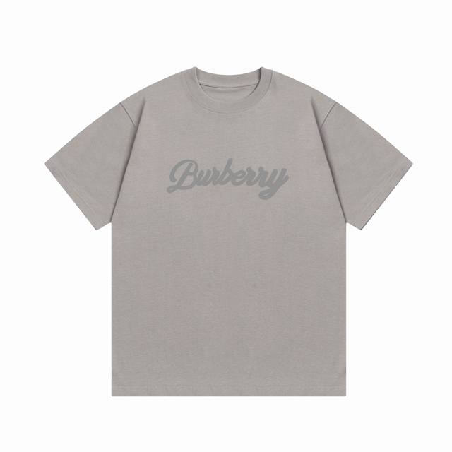 隔天到 BURBERRY 巴宝莉 字母直喷印花 Logo标识精致升级，灵感源自八十年代复古 原版面料 官方同款 短袖T恤 定制300克同缸染面料 手感非常舒服