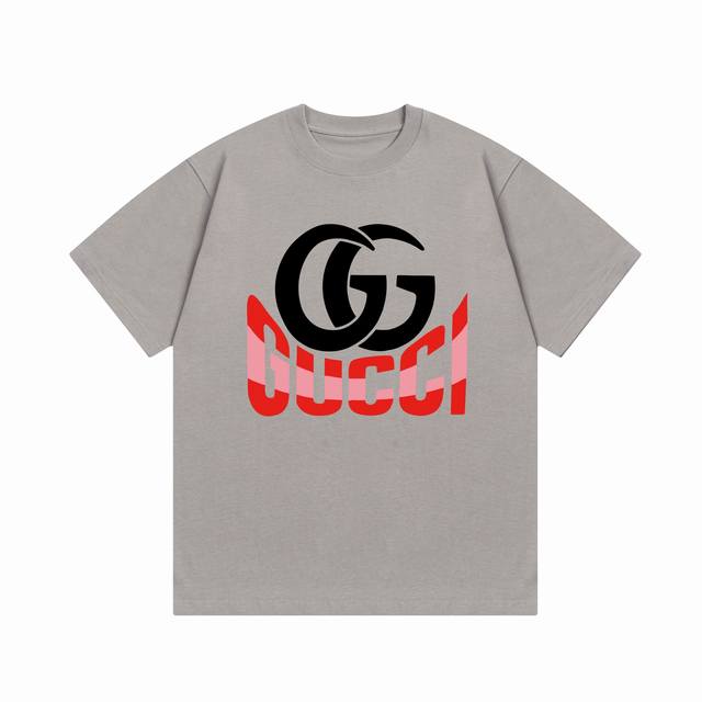 隔天到 GUCCI 古驰 双G 字母直喷印花 Logo标识精致升级，灵感源自八十年代复古 原版面料 官方同款 短袖T恤 定制300克同缸染面料 手感非常舒服 春