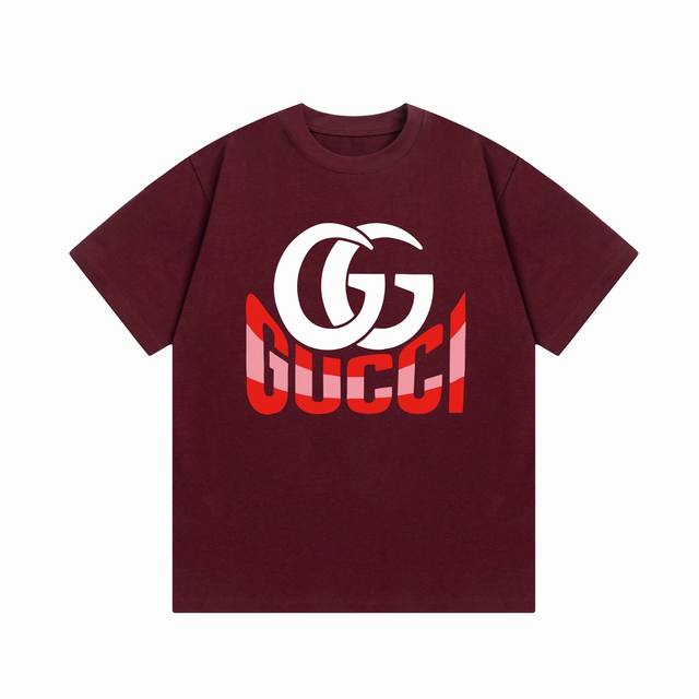 隔天到 GUCCI 古驰 双G 字母直喷印花 Logo标识精致升级，灵感源自八十年代复古 原版面料 官方同款 短袖T恤 定制300克同缸染面料 手感非常舒服 春