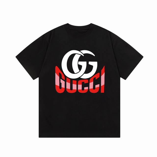 隔天到 GUCCI 古驰 双G 字母直喷印花 Logo标识精致升级，灵感源自八十年代复古 原版面料 官方同款 短袖T恤 定制300克同缸染面料 手感非常舒服 春