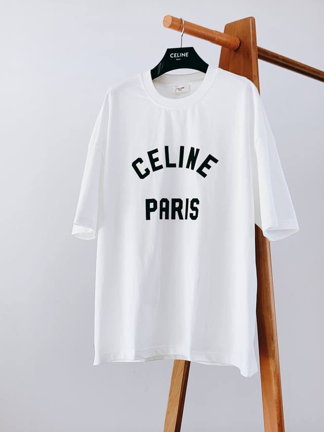 Celine 赛琳 2025SS春夏新品 浮雕字母T恤，高端气质型必入的极品款式，一款极具腔调感与魅力的单品！定制高密度纯棉面料打造。整体衣服非常有份量，整体衣