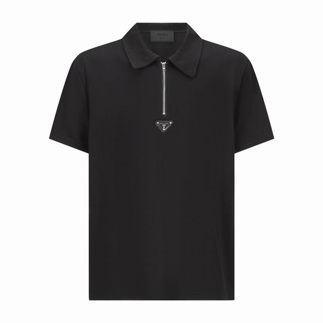 PRADA 华夫格POLO衫 面料：采用360克华夫格.该款面料版型立体.透气性强. 定织时内里搭配了一层冰棉.上身不闷. 辅料1：拉链采用5号拉头与欧牙拉齿.