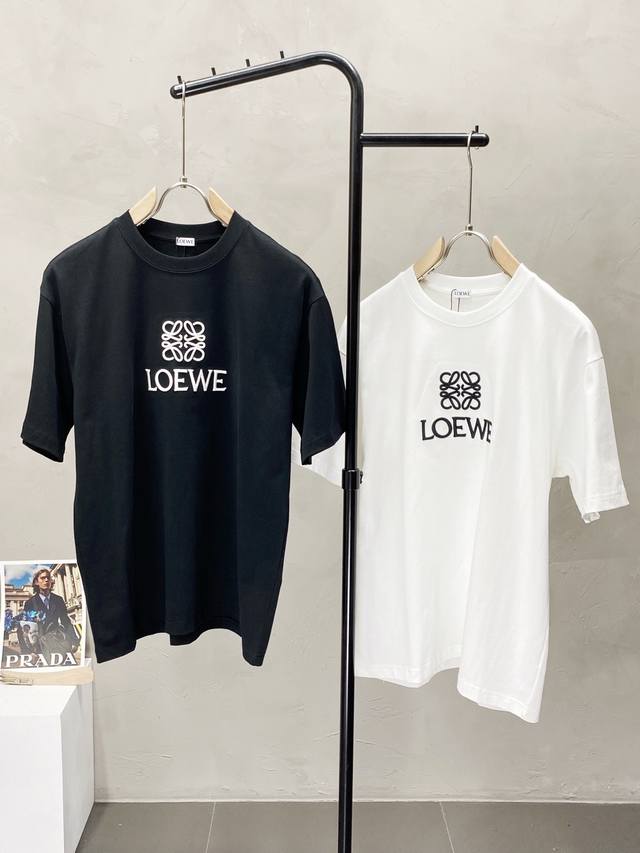 LOEWE罗意威独家专供新款原单男士休闲短袖 高端定制 高版本 时尚百搭爆款进口面料 手感超柔软细腻 穿着亲肤舒适 高端精品 代工厂精细做工 上身非常赞 男士必