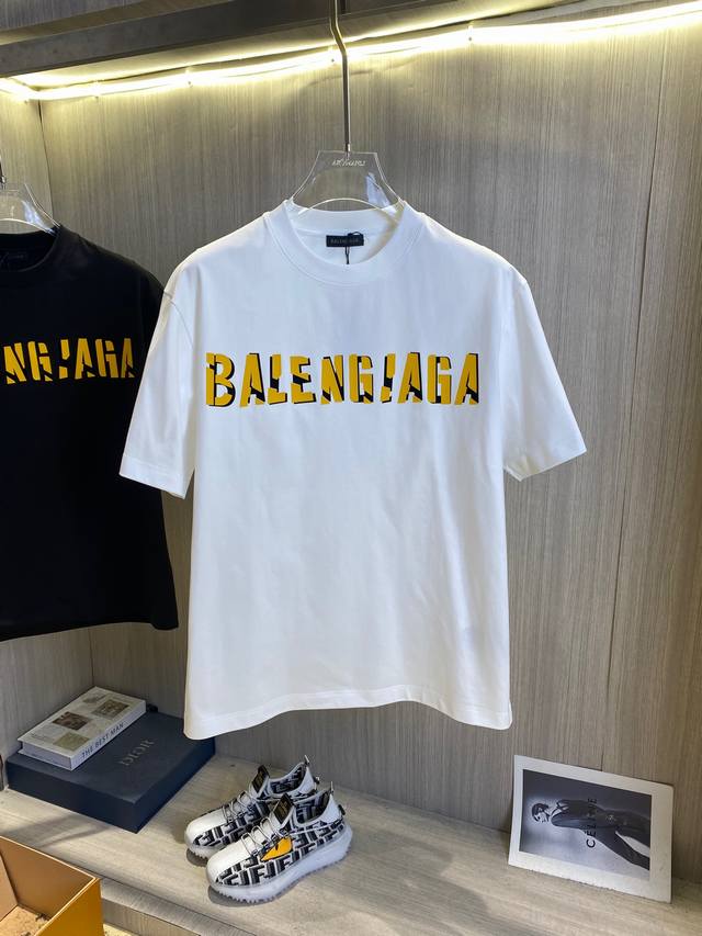 BALENCIAGA巴黎世家 2025ss春夏高品质高克重索罗纳纯棉T恤，工艺品级别，重工工艺，尊享好货，车线做工符合精品要求，超级好搭配，品质及剪裁设计都堪称