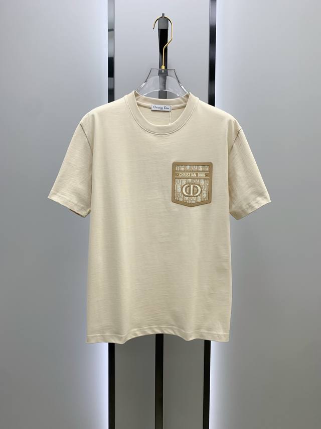 迪家25ss春夏新款短袖 T 恤来咯标识golo！简约又时尚。宽松休闲的圆领，舒适好穿。采用 260 克重纯棉面料，品质超赞。这个春夏，必须安排上！ 颜色：黑、