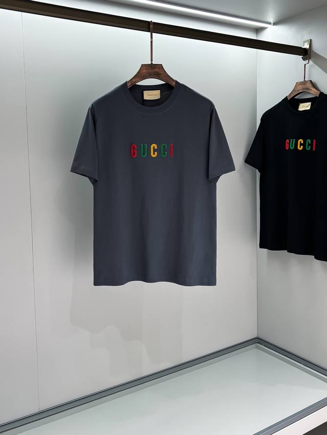 GUCCI GC 25SS早春新款 经典字母logo哇胶厚板短袖 轻奢主义 男女日常通勤穿搭必备单品 正确版本 欢迎对比 码数：S-2XL