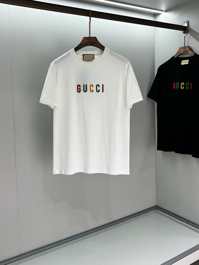 GUCCI GC 25SS早春新款 经典字母logo哇胶厚板短袖 轻奢主义 男女日常通勤穿搭必备单品 正确版本 欢迎对比 码数：S-2XL