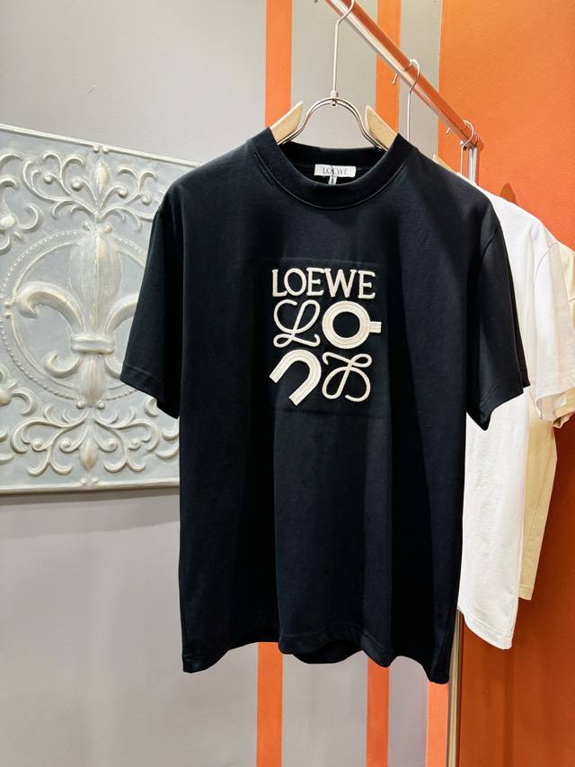 LOEWE罗意威 2025春夏新款短袖T恤！走秀图案时尚休闲短袖T恤衫！设计logo设计！极具设计精选客供260克100%全棉面料，手感柔软亲肤，着身舒适透气性