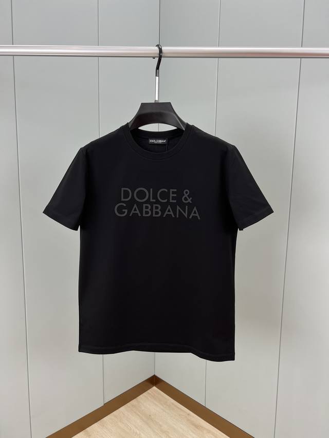 Dolce&Gabbana 25春夏新品字母立体印花徽标短袖T恤，定制80支双股丝光棉面料；黑色 白色 S～XXXL 黑白可定制4XL、5XL