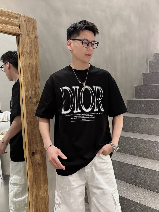 DIOR 2025春夏新款首发专柜最新款短袖圆领T恤 高端订制 设计前卫时尚！品牌logo重工艺设计 高端定制丝光长绒棉面料.手感柔软.穿着舒适.专柜级别精致车