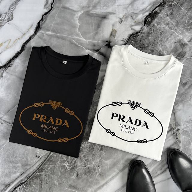 PRADA 普拉达 2025开春专柜新款 顶级原单时尚休闲打底衫长袖T恤。 尺码：M~5XL 可穿110～210斤 25ss新春时尚网红潮人定制，精选进口高密度