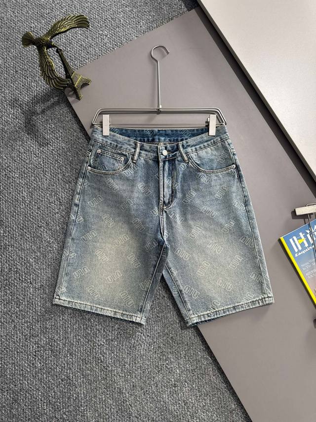 mumu2025夏季新品牛仔裤牛仔短裤，采用进口客供日本Denim平纹棉质牛仔面料梭织生产，三标齐全，顶尖的石磨水洗工艺让质感达到80年代的老味，柔软细腻舒适透