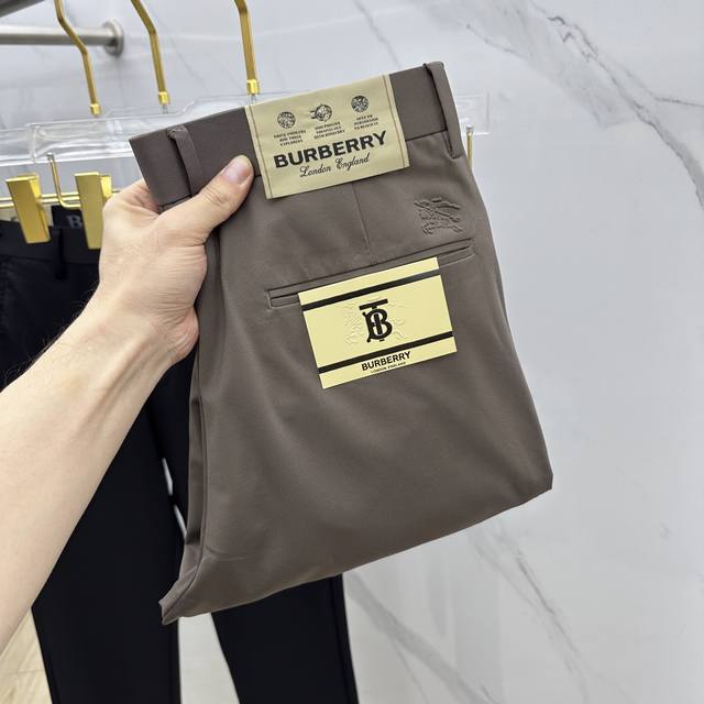 Burberry 巴宝莉 2025春夏新品休闲裤西裤，官网同步发售，裤身工艺设计，进口客供辅料、面料定制，代工厂出品免检！每个细节做到极致，原版五金配件，潮范十