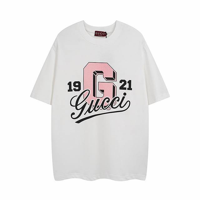 全年有货不下架 #Gucci古驰#2025早春1921系列，官方原版,定制32支双纱纯棉面料，克重260g，手感松软细腻又比一般棉布料扎实，舒适透气不易变形，采