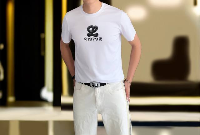 LOEWE 罗意威 2025春夏新品爆款 顶级走秀网红款定制 春夏原单时尚休闲短袖T恤。 25ss春夏潮人网红必备单品，精选进口双面液氨丝滑抗皱欧棉面料，舒适性