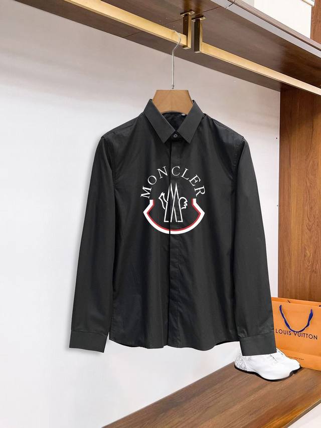 moncler 专柜最新款男士必备款衬衫，100%天然棉，舒服透气，原单狠货，原版面料，柔软舒适，上身高端又奢华，足够场面的档次，这款衬衫无不骄傲的让你满意有面 - 点击图像关闭