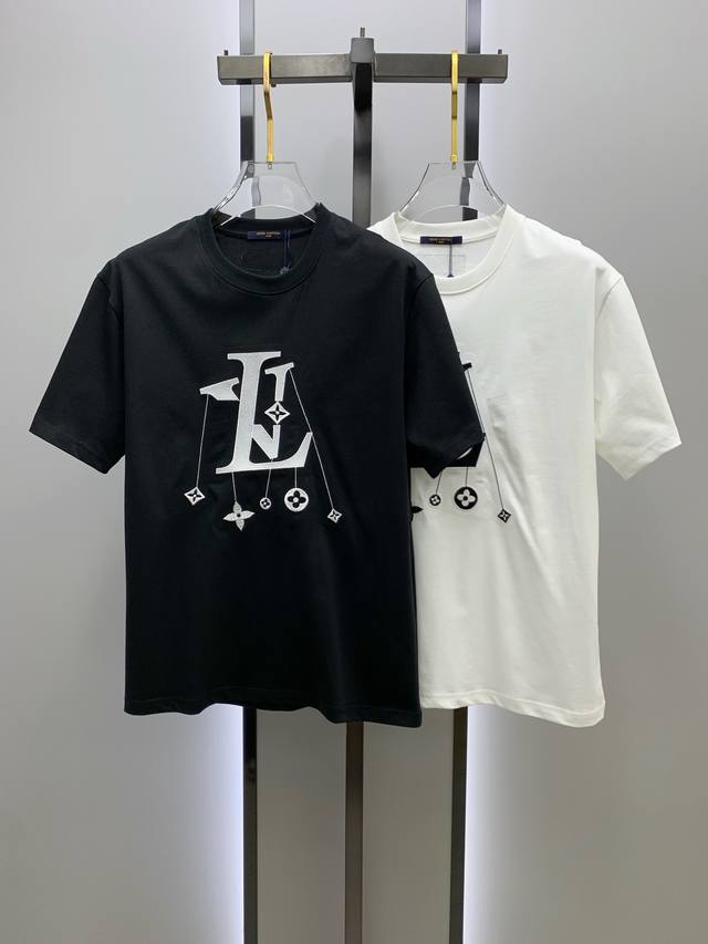 ss驴家纯棉最新面料 最高版本 胸前LV重工刺绣工艺经典标识图案logo时尚简约潮流短袖，最顶级的品质专柜原单短袖，顶级制作工艺进口面料，专柜款独特设计，采用进