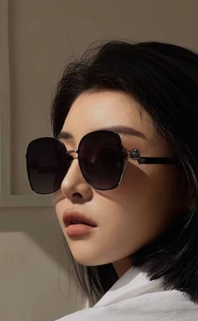 CHANEL 香奈儿 2025新款山茶花潮流爆款 时尚圆框高清偏光太阳镜 佩戴舒适 网红潮款墨镜 型号：CH6638