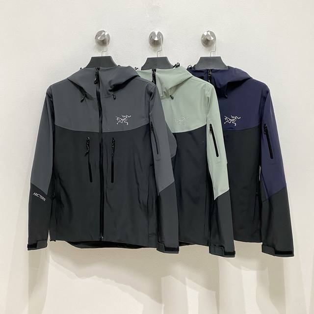 开春新品 ARC’TERYX*始祖鸟24ss新款轻薄硬壳冲锋衣 百搭户外男女同款 采用原厂GORE-TEX科技面料 细节辅料全部同步gtx材质严密防风！不易脏污